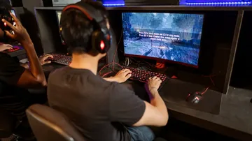Gamer using keyboard and mouse during an actions per minute test