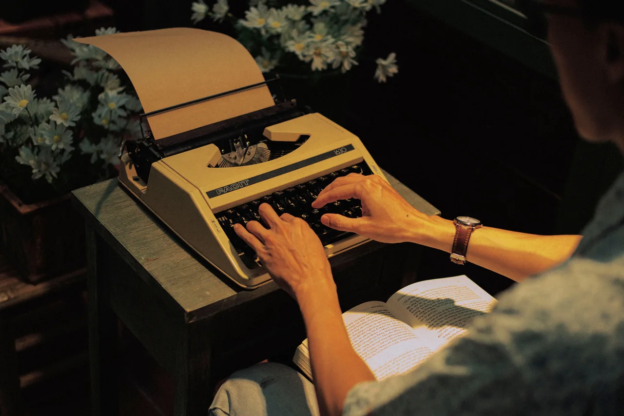 Warum ist die Tastatur QWERTY? Geschichte, Layouts und Tests