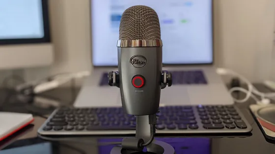 Microphone placed in front of a keyboard for an online keyboard sound test