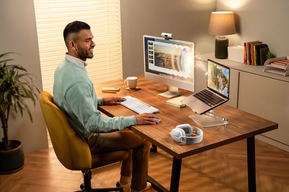 Logitech Signature Slim Solar Plus K980 official product image