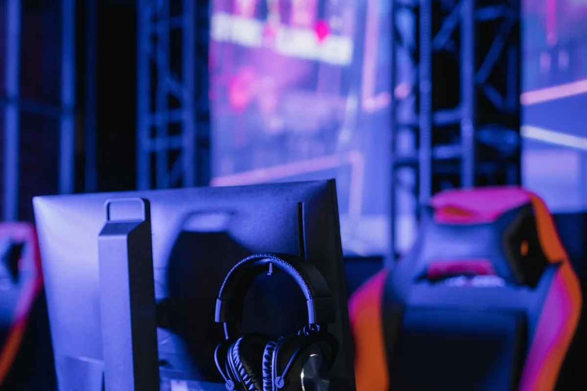 A gaming monitor setup used to compare overdrive settings at the same refresh rate