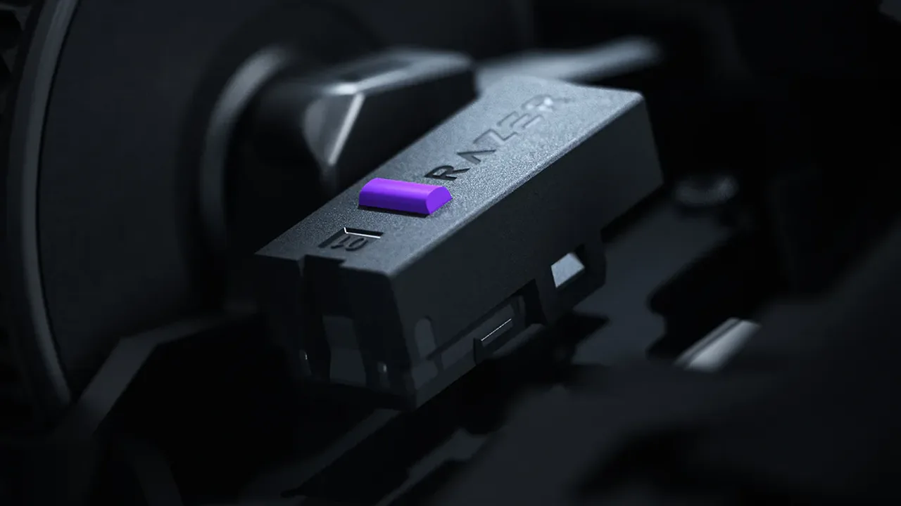 لقطة قريبة لمفتاح ماوس بصري Razer Gen-4 داخل Naga V3 Pro