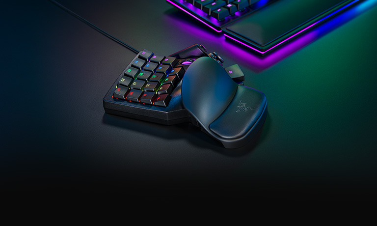 Original Razer Tartarus Pro with its directional pad and scroll wheel
