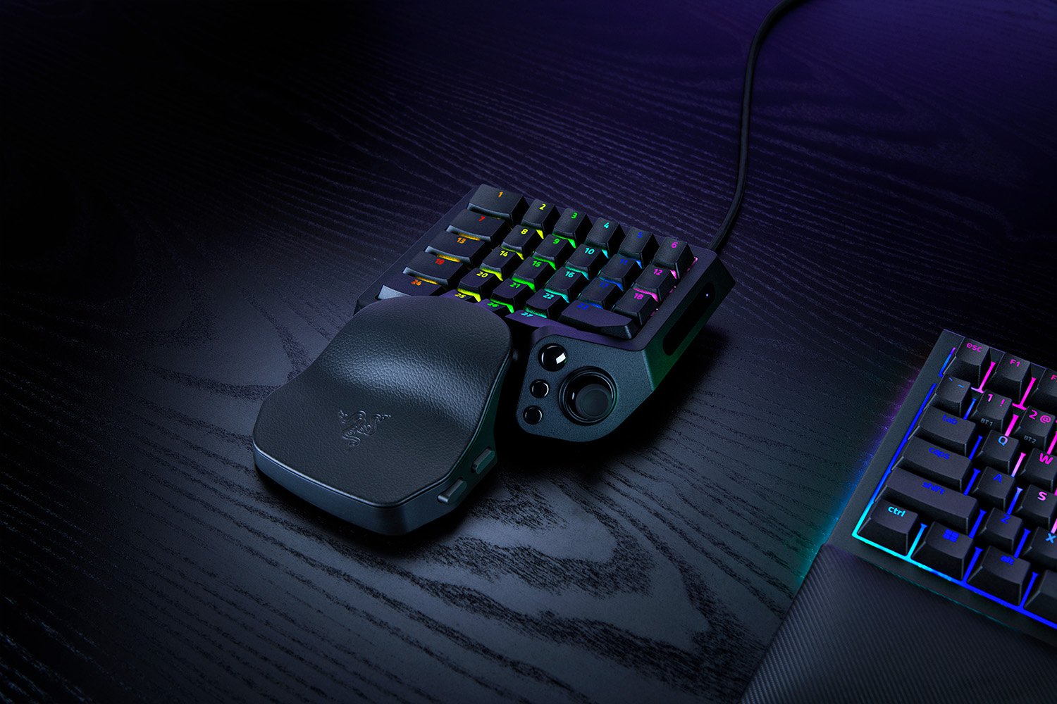 Official product view of the Razer Tartarus V2 Pro gaming keypad