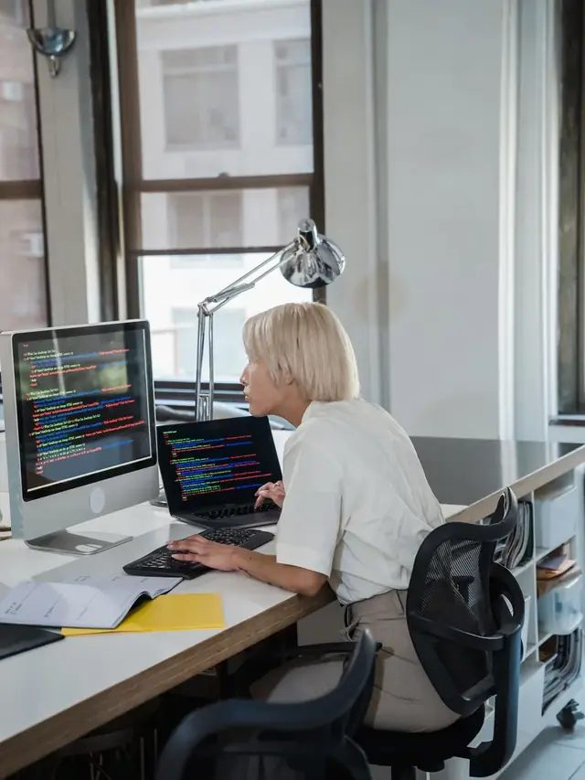 Woman working with a clear dual-monitor display setup