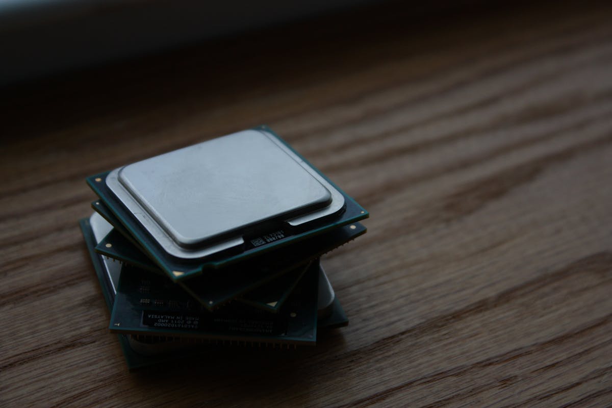 CPU stress test - motherboard close-up, WebWorker multi-threaded benchmark