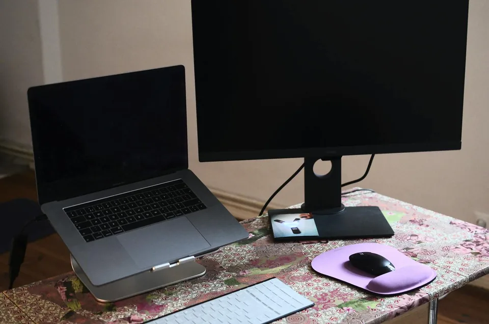 Free Open Source Backlight Bleed Test hero image
