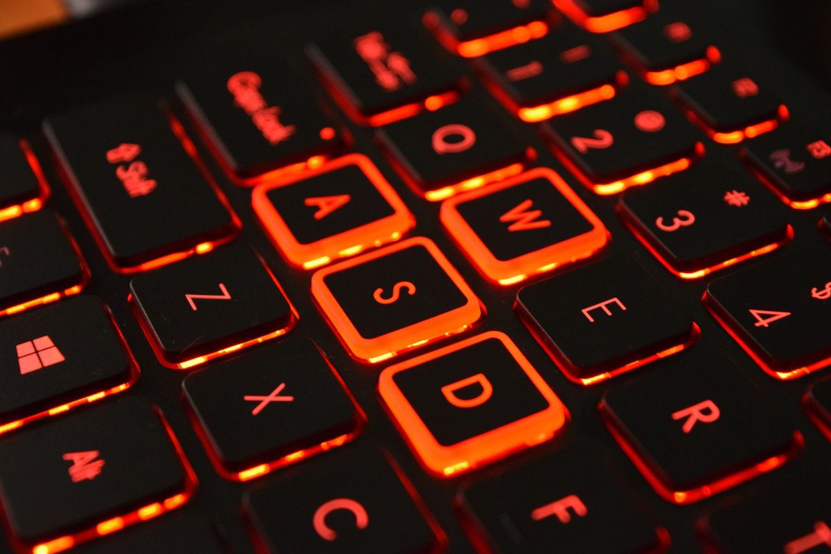 WASD movement trainer - gaming keyboard with WASD keys highlighted